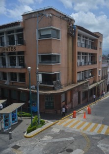 Ya se retiraron en su totalidad los jardines verticales que habían sido colocados en la fachada de la biblioteca Carlos Fuentes durante administración de Elizabeth Morales,  a los cuales pocas veces se les dio mantenimiento. 
