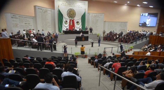 El Pleno de la LXV Legislatura del Estado aprobó el Acuerdo de la JUCOPO, por el cual se exhorta al Gobierno de México, por conducto de la SCT y la CONAGUA, a realizar las acciones que correspondan para evitar el represamiento de las aguas que se desborden de los ríos Nautla y Chapachapa y de los arroyos Colorado y La Bacinica, con motivo de la construcción de la autopista Cardel-Poza Rica.