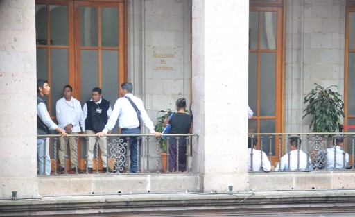 Habitantes de Pajapan encabezados por su alcalde, José Luis González Hernández, se encuentran en Palacio de Gobierno esperando una audiencia acordada desde hace varios meses con el gobernador Cuitláhuac García Jiménez. 