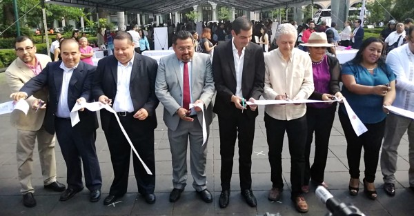 Autoridades municipales y empresarios inauguraron la Segunda Feria del Empleo Xalapa 2019 en el parque Juárez de la ciudad de Xalapa, además de que se firmó convenio entre el Ayuntamiento y el Centro de Capacitación para el Trabajo Industrial No. 151. 