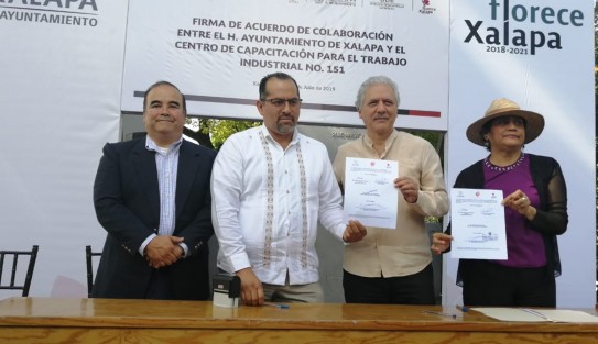 Autoridades municipales y empresarios inauguraron la Segunda Feria del Empleo Xalapa 2019 en el parque Juárez de la ciudad de Xalapa, además de que se firmó convenio entre el Ayuntamiento y el Centro de Capacitación para el Trabajo Industrial No. 151. 
