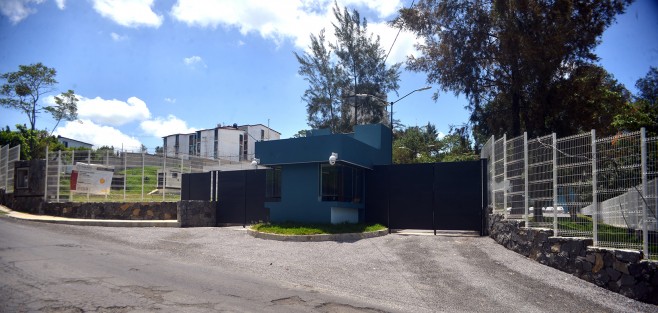 Aunque ya fue recibido por las autoridades municipales como una obra terminada, el Cuartel Delegacional Zona Centro Sur no ha podido ser ocupado por la policía municipal debido a que presenta varios inconvenientes en su estructura lo que impide que sea utilizado. 