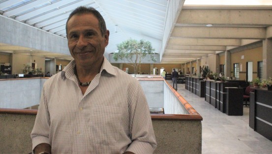 El alpinista veracruzano Jorge Salazar Gavia, planea una expoventa de fotos logradas en sus travesías por varias de las montañas más altas del mundo, en beneficio del H. Cuerpo de Bomberos de Xalapa.