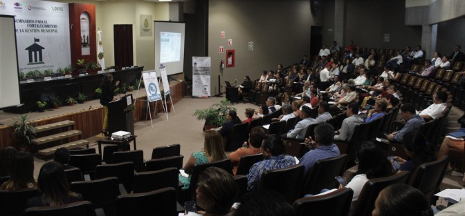  Presidentes municipales, síndicos y regidores de la Comisión de Hacienda y Patrimonio Municipal de 63 ayuntamientos de la zona centro del Estado de Veracruz, participaron en el Seminario para el Fortalecimiento de la Gestión Municipal, organizado por el Congreso del Estado a través de la Comisión de Desarrollo y Fortalecimiento Municipal y el Órgano de Fiscalización Superior del Estado (ORFIS).