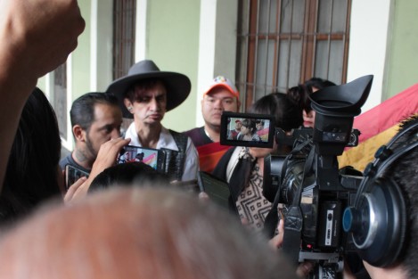 Integrantes de la comunidd LGBTTI acudieron a Palacio de Gobierno a solicitar la intervención del Gobernador Cuitláhuac García para la aprobación de la reforma al Código CIvil que incluye entre otros temas, aprobar los matrimonios igualitarios. 