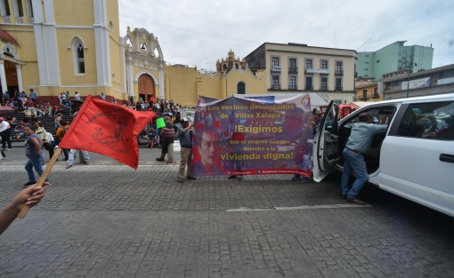 Integrantes de Antorcha Campesina marcharon por varias calles de la ciudad  para finalmente manifestarse por algunas horas frente al Palacio de Gobierno.