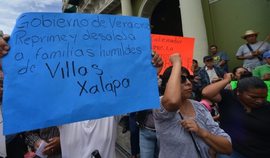 Exigieron los apoyos de siempre y se quejaron del desalojo que consideran injusto que hiciera el dueño legítimo de las casas en el fraccionamiento Villas de las Flores.  