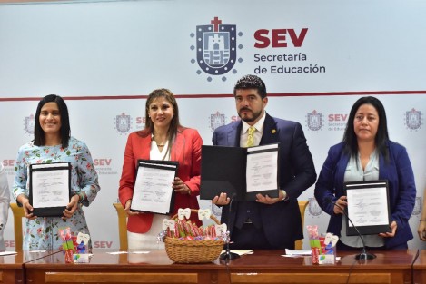 La Secretaría de Educación de Veracruz (SEV) firmó un convenio con la Fundación de la Asociación Dental Mexicana en el marco de un programa piloto de técnica y cepillado diario para prevenir las caries en alumnos de nivel básico, que iniciará el próximo ciclo escolar en primarias de la región de Cosoleacaque y, posteriormente, se extenderá a todo el estado. 