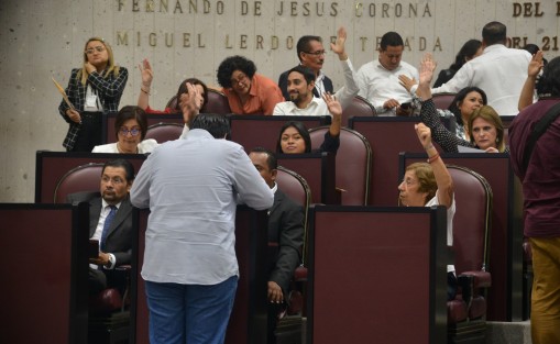 Actividad legislativa durante la Décimo tercera Sesión Ordinaria del Segundo Período de Sesiones Ordinarias, Primer Año de Ejercicio Constitucional.  
