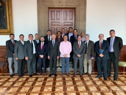 Para impulsar la producción de leche en vías de disminuir la importación, el gobernador Cuitláhuac García Jiménez se reunió este día con un grupo de trabajo para establecer las opciones y criterios de financiamiento del programa <em>Incremento de la Producción en las Cuencas Lecheras Tropicales</em>.