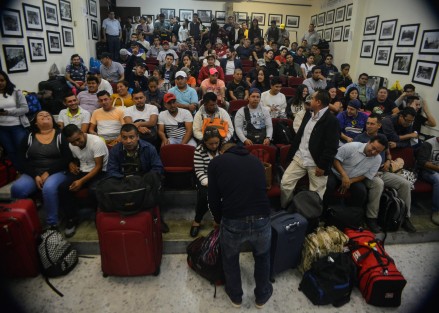  Un grupo de 200 personas salió de las instalaciones de la Secretaría del Trabajo y Previsión Social y Productividad, rumbo a la ciudad  Tijuana para trabajar en la empresa Samsung por cuatro meses.