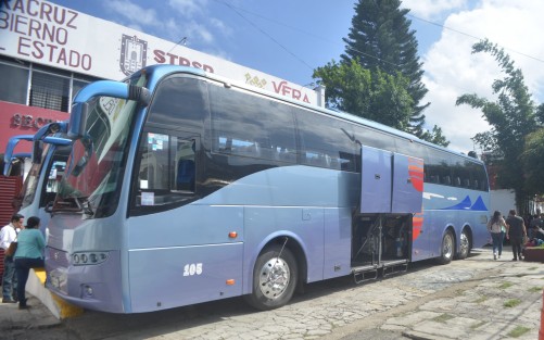  Un grupo de 200 personas salió de las instalaciones de la Secretaría del Trabajo y Previsión Social y Productividad, rumbo a la ciudad  Tijuana para trabajar en la empresa Samsung por cuatro meses.