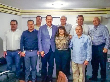 Este viernes se llevó a cabo la Reunión de Seguridad en la Ciudad de Coatepec, convocada por  la Diputada  Federal Carmen Mora García y el Senador de la República Ernesto Pérez Astorga, con la participación del Alcalde de Teocelo, Mario Antonio Chama Díaz; y el alcalde de San Andrés Tlalnelhuayocan, David Ángeles Aguirre; así como otros ediles, funcionarios federales y estatales, empresarios, además de el Comisionado del IPAX, Héctor Manuel Riveros Hernández.
