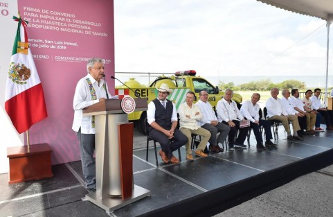 En atención a la solicitud de ciudadanía y autoridades locales, la Huasteca Potosina recibirá especial atención para impulsar el desarrollo turístico con la ampliación del Aeropuerto Nacional de Tamuín con una inversión superior a mil millones de pesos, dijo el Presidente Andrés Manuel López Obrador. 
