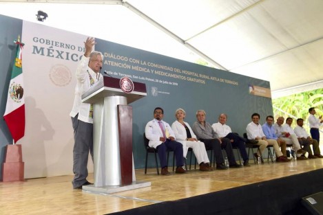 Nos dejaron un tiradero de obras inconclusas y vamos a terminarlas; pero también vamos a seleccionar cuáles, porque se iniciaron muchas, no porque hacían falta, sino por el negocio, por la corrupción, por el contratismo y el moche a los funcionarios, sin planeación, expresó, el presidente López Obrador durante su visita a San Luis Potosí.  