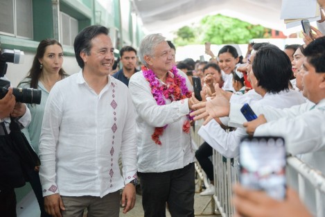 El Gobernador destacó que en Veracruz el abasto de medicamentos subió del 15 al 50 por ciento en promedio, no obstante, en zonas rurales se tiene la meta de llegar al 85% en los próximos días.