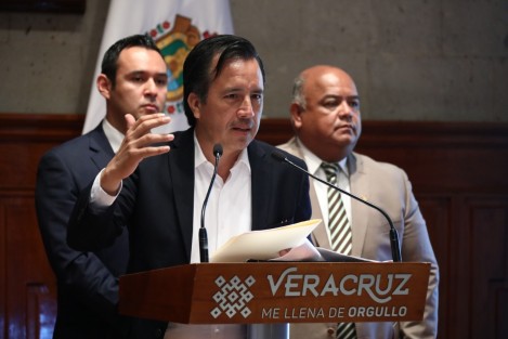 El gobernador Cuitláhuac García Jiménez informó que Veracruz cuenta con un mejor grado de inversión y las tasas que imperan en el mercado le son favorables; estas condiciones permiten un refinanciamiento de la deuda pública. 