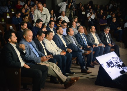 En el foro destacó la presencia del secretario de la mesa directiva Jorge Moreno Salinas y el presidente la JUCOPO, Javier Gómez Cazarín. 