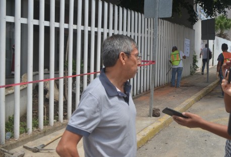 A decir del responsable de la obra y de las autoridades del lugar, esto es falso, y lo único que han encontrado son tuberías muy viejas.