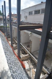 Al mediodía de hoy se rumoró que habrían encontrado restos óseos durante las excavaciones de la remodelación del centro de salud Gastón Melo ubicado en el centro de Xalapa.