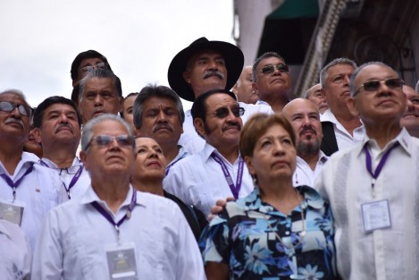 José Manuel Mireles, activista y líder del Frente Nacional de Autodefensas, al participar como masón en el Consejo de Soberano Grandes inspectores generales del 33o grado del consejo Nacional Masónico de grados Filosóficos, en Xalapa, dijo que actualmente hay 28 grupos de autodefensas en todo el país, incluyendo Veracruz, sin embargo, esta es la primera vez que acude al estado, por lo que desconoce cuál sea la situación actual. 