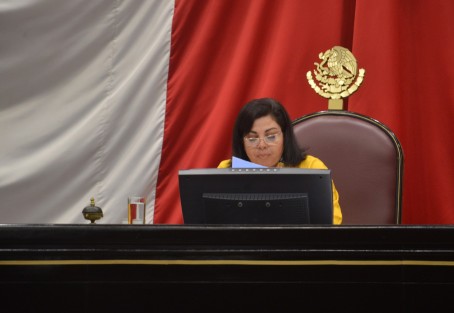 Aspectos de la Decimacuarta Sesión Ordinaria del Segundo Período de Sesiones Ordinarias; Primer Año de Ejercicio Constitucional, de la LXV Legislatura de Veracruz. 