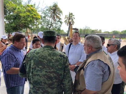 Más tarde se trasladó a la clínica del IMSS Bienestar, donde se realizará el recorrido que hará el presidente. Con la 4T los centros de Salud se encuentran bien equipados y garantiza el abasto de medicamentos
Bienestar Veracruz expresó Huerta Ladrón de Guevara. 