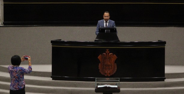 Los poderes Legislativo y Ejecutivo deben impulsar medidas, en sus respectivos ámbitos de competencia, para implementar estrategias en beneficio de los habitantes de las zonas metropolitanas estatales, señaló el diputado Omar Guillermo Miranda Romero, del Grupo Legislativo del Partido Acción Nacional (PAN), al presentar al Pleno de la LXV Legislatura su Iniciativa con Proyecto de Decreto, por el que se adicionan diversas disposiciones a la Constitución Política del Estado, en materia de desarrollo metropolitano.  