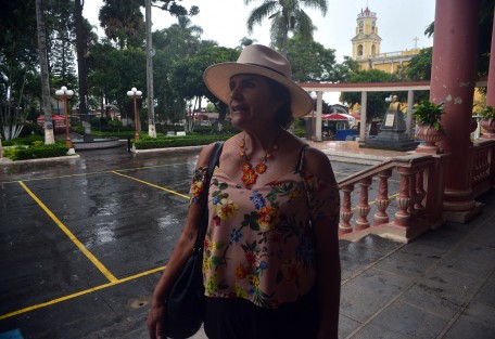 urante la tarde se recibió la visita de la Diputada Local del Estado de Guanajuato Lic. Magdalena Rosales Cruz, quien fue recibida por el Alcalde Mario Chama Díaz en el Palacio Municipal, el Cronista municipal Carlos May compartió en una breve plática sobre la historia de Teocelo, el origen de su nombre, hablo sobre el kiosco proveniente de Bélgica, del mural del Ocelote Divino y como nuestro municipio es conocido como La Tierra del Dios Tigre.