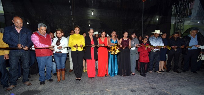 Teocelo estuvo presente en la inauguración de la Fiesta Patronal en Ayahualulco Ver. en honor a Santiago Apóstol con la presencia del Alcalde Mario Antonio Chama Díaz y la Síndica Municipal Zayra del Carmen Martínez Andrade, gracias a la invitación del Presidente Municipal de Ayahualulco, Filiberto Morales Rosas y su cuerpo edilicio.  
