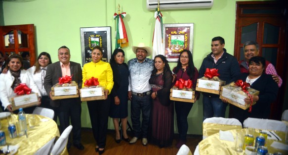 Importante mencionar que gracias al hermanamiento entre los Municipios de Ayahualulco y Teocelo por conducto de las comunidades de Xololoyan y Monte Blanco, es que se dan estos espacios que fortalecen la relación entre municipios, logrando compartir tradición y cultura, como lo es la fiesta Patronal de Santiago Apóstol y la fiesta patronal de Teocelo en honor a La Asunción de Nuestra Señora que iniciará el próximo 10 de Agosto.