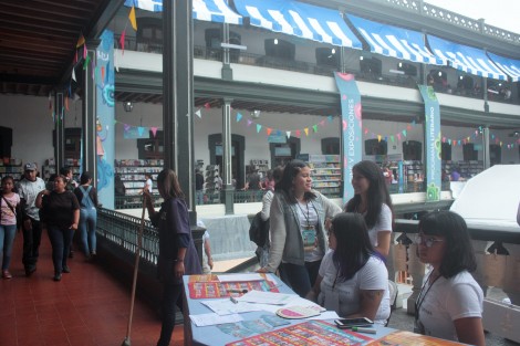 Aunque la inauguración oficial será esta tarde, la Feria Nacional del Libro Infantil y Juvenil inició ya en el Colegio Preparatorio de Xalapa. 
