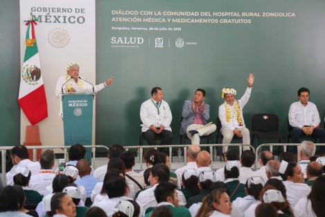 De gira con el presidente Andrés Manuel López Obrador para la supervisión de los hospitales rurales de Zongolica y Coscomatepec conoció de primera mano las carencias del sector y, al mismo tiempo, ambos se comprometieron a levantar el sistema de salud pública. 