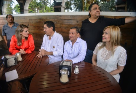 El grupo de Alejandro Moreno, quien busca la dirigencia del Partido Revolucionario Institucional (PRI) a nivel nacional, entregará a Morena este instituto político, tal y como se hizo en las pasadas elecciones, acusó Ulises Ruiz, exgobernador de Oaxaca.  