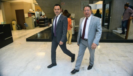 José Luis Lima Franco, secretario de Finanzas, acudió al Congreso del Estado para sostener una reunión con diputados panistas, para abordar el tema de la reestructuración de la deuda.