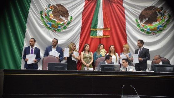 Diputados panistas exigieron se les explicara porqué varias de sus iniciativas se dejaron en la congeladora, lo que desató una discusión de más de una hora. 