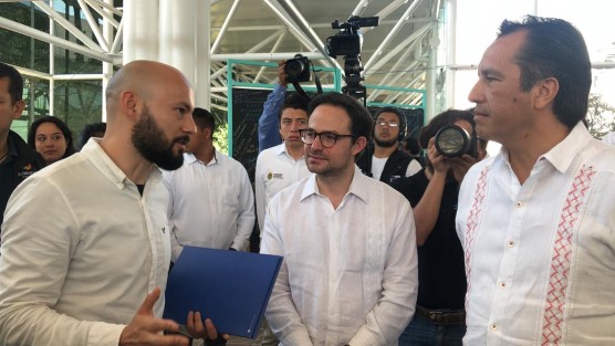 En las instalaciones del  ex MIX  se realizó el evento <em>Impulsa con Facebook</em>, encabezada por el gobernador Cuitláhuac García; la diputada federal, Dorheny García; la secretaria del Trabajo, Guadalupe Argüelles y representantes de la empresa Facebook. 