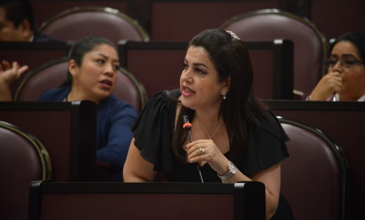 Aspectos de la Décimaquinta Sesión Ordinaria Segundo Período de Sesiones Ordinarias Primer Año de Ejercicio Constitucional de la LXV Legislatura de Vearcruz. 