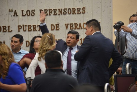 Aspectos de la Décimaquinta Sesión Ordinaria Segundo Período de Sesiones Ordinarias Primer Año de Ejercicio Constitucional de la LXV Legislatura de Vearcruz. 