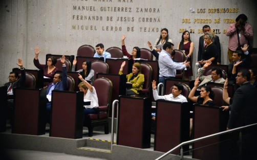 Después de dos horas de discusiones a favor y en contra, con 34 votos a favor, 12 en contra y 2 abstenciones se aprobó la restructuración de la deuda en Veracruz en el H. Congreso del Estado de Veracruz.  