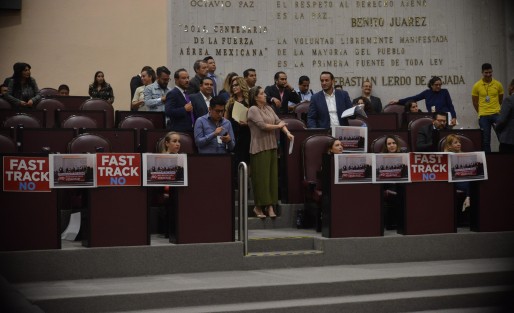 Después de dos horas de discusiones a favor y en contra, con 34 votos a favor, 12 en contra y 2 abstenciones se aprobó la restructuración de la deuda en Veracruz en el H. Congreso del Estado de Veracruz.  