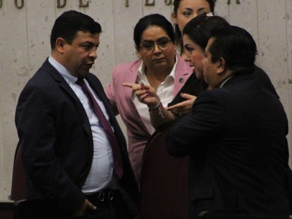 Aspectos de la Decimaquinta Sesión Ordinaria Segundo Período de Sesiones Ordinarias Primer Año de Ejercicio Constitucional de la LXV Legislatura de Vearcruz.
