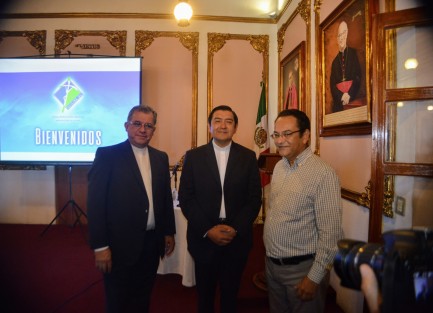 La oficina de comunicación Social de la Arquidiócesis de Xalapa festejó su XV aniversario con la presencia del presbítero Hugo Valdemar, quien impartió la conferencia: La alegría de compartir en la Iglesia.