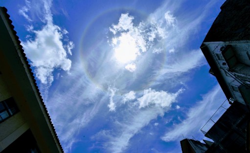 Así se vio el halo solar en barrio Xallitic en la ciudad de Xalapa.