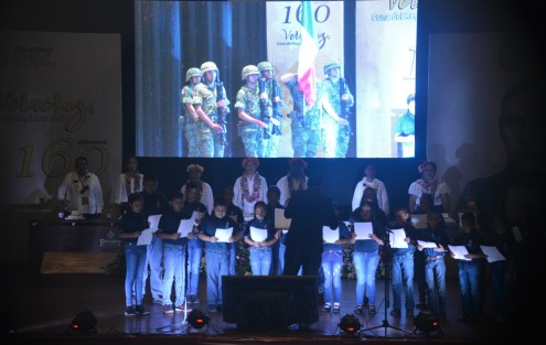  La ceremonia dio inicio con el Acto Cívico de Honores a la Bandera, en el cual se entonó el himno nacional mexicano en Zapoteco por un grupo de niños, posterior a ello se realizó la presentación de la primer Acta de Nacimiento elaborada en la Ciudad de Orizaba, la cual fue recibida por el Gobernador del Estado, Cuitláhuac García Jiménez.  