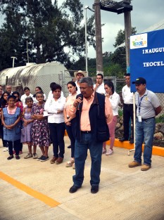 El presidente municipal de Teocelo, Mario Antonio Chama Díaz en compañía del cuerpo edilicio, inauguró este día la obra de rehabilitación en la calle Manuel Sánchez Bravo en la Comunidad de Santa Rosa, en el evento estuvieron presentes la Síndica Municipal Zayra del Carmen Martínez Andrade, el Secretario del Ayuntamiento Zimri Abimelech Arellano, la Presidenta del Sistema Municipal DIF Mara Chama Villa, la Dirección de Obras Públicas, Personal del Ayuntamiento y habitantes de dicha comunidad.  