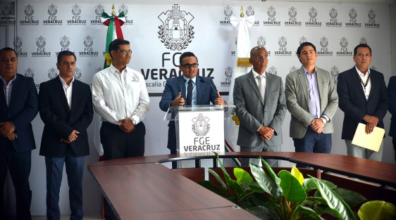 Rigoberto Suarez
	
Archivos adjuntos16:54 (hace 1 hora)
	
para mí, beto

El fiscal general del Estado, Jorge Winckler Ortiz, dijo que Centro Integral de Justicia para las Mujeres, se está convirtiendo en un elefante blanco. debido a que no se está enviando al personal de dependencias relacionadas con este proyecto, que fuera financiado con recursos federales.  