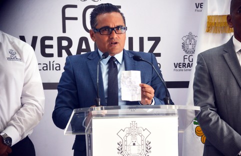 Incluso mostró un recado que le enviaron sus familiares del hoy occiso a el gobernador para que los apoye ya que no ha recibido visita alguna de los funcionarios de gobierno.  