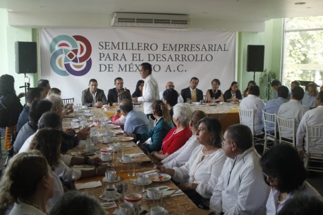 José Roberto Ramos Alor,  titular de la Secretaría de Salud de Veracruz, sostuvo la reunión con integrantes de Semillero Empresarial para el Desarrollo de México.  