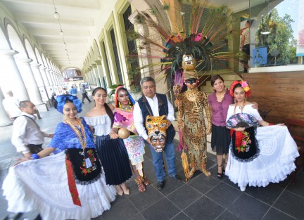 El presidente municipal de Teocelo, Mario Antonio Chama Díaz, en compañía de la Síndica Municipal Zayra del Carmen Martínez Andrade; la Presidenta del Sistema Municipal DIF, Mara Chama Villa y funcionarios municipales, anunciaron la fiesta patronal de la Asunción de nuestra señora, que inicia con una cabalgata el próximo 10 de Agosto en el campo El Maguey.  